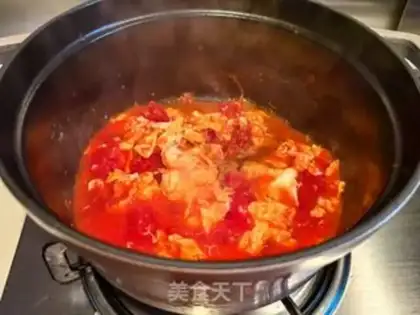 Make Tomato egg and spinach noodles step 4