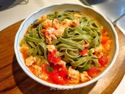 Make Tomato egg and spinach noodles step 8