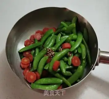 Make Sweet peas with carrots step 1