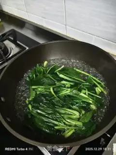 Make Spinach liver soup step 3