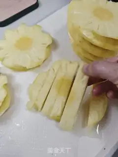 Make Pineapple roll step 1