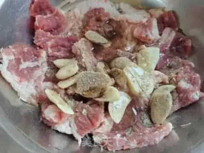 Make Apple stew pork chops step 2