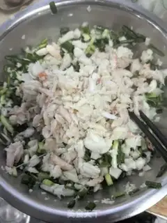 Make Crabs from guacamole step 3