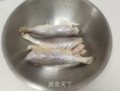 Make Fry the yellow fish step 1